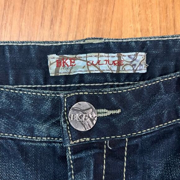 BKE Culture Jeans Size 36 x 33.5 Dark Wash Bootcut Stretch Rhinestone Embroider - Picture 3 of 13